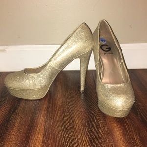 Guess gold sparkle heels 👠